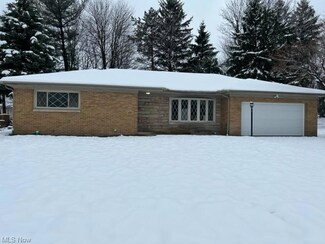 266 Skyview Dr, Seven Hills, OH 44131
