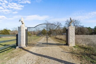 1006 S Clark Rd, Cedar Hill, TX 75104