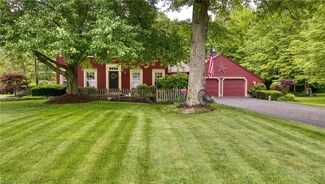 3996 Lakeshore Dr, Cortland, OH 44410