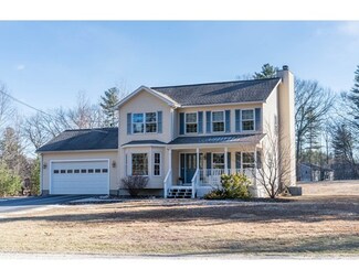 15 S Shore Dr, Sturbridge, MA 01566