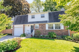 58 Hooper St, Port Jefferson Station, NY 11776
