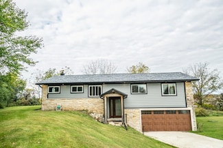 W215N5363 Ada Ct, Menomonee Falls, WI 53051