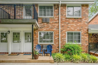 114 Jervis Ave, Farmingdale, NY 11735