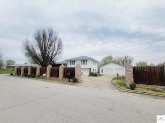 211 Ryan Ave, Tipton, MO 65081