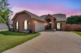 107 Oak Hollow Ln, Red Oak, TX 75154