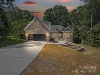 2108 Lakeview Cir, Matthews, NC 28105