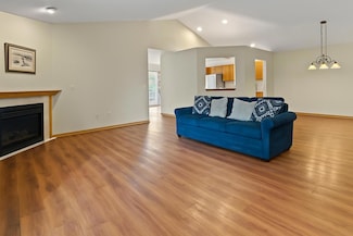 6245 S Creekside Dr Unit 18, Cudahy, WI 53110