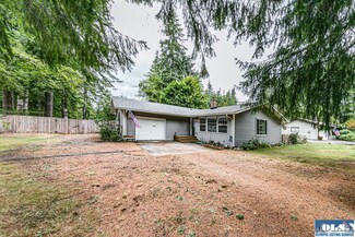 31 Huckleberry Ln, Forks, WA 98331