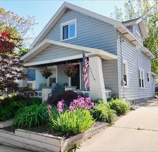 620 Emerald Ave NE, Grand Rapids, MI 49503