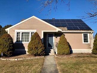 470 Lepes Rd, Somerset, MA 02726