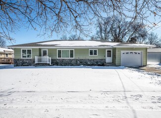 713 N Frost Ave, Avoca, IA 51521