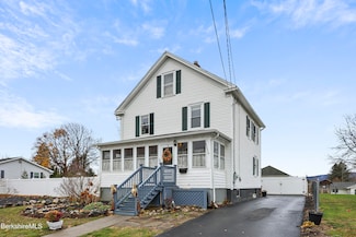 25 Calumet St, Pittsfield, MA 01201