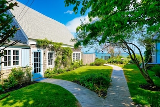 593 Commercial St, Provincetown, MA 02657