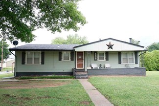 809 N 14th St, Perry, OK 73077