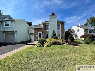 15 Jeffrey Cir, Dayton, NJ 08810