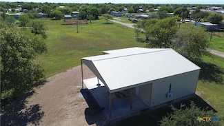 407 W Oakland Ave, Seadrift, TX 77983