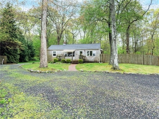 152 Indian Trail S, Wakefield, RI 02879