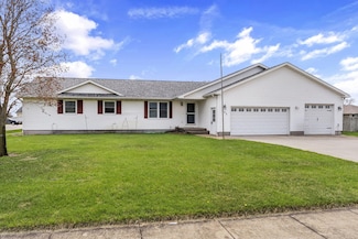 203 Meadow View Ln, Fruitland, IA 52749