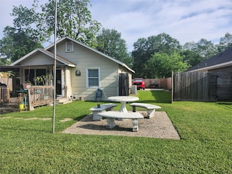306 W Houston Ave, Pasadena, TX 77502