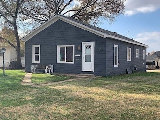 727 Elm St, Minneapolis, KS 67467