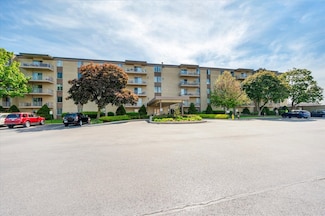 110 W Butterfield Rd Unit 314S, Elmhurst, IL 60126