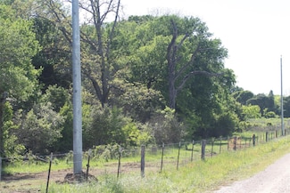 06 Hunt Ln, Waelder, TX 78959