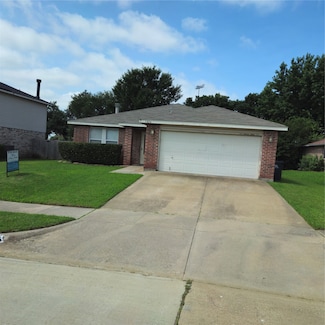 1026 Mazourka Dr, Arlington, TX 76001