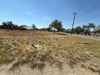 204 Hidalgo St, Carrizo Springs, TX 78834
