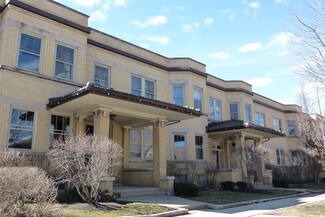119 Pleasant St Unit A, Oak Park, IL 60302