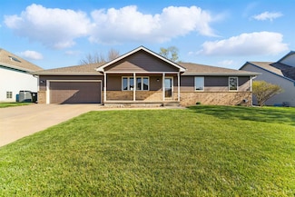 2121 Pheasant Ln, Salina, KS 67401