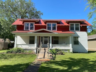 212 W 2nd St, Ellinwood, KS 67526