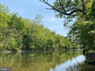 15 Walnut Ln, Perkiomenville, PA 18074