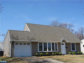 27 Nasturtium Ln, Levittown, PA 19054
