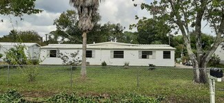 140 N 1st St, Oak Hill, FL 32759
