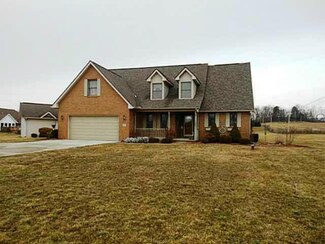 270 Valley Dr NE, Newark, OH 43055
