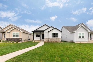 118 Axlewood Dr, Waterloo, IA 50701