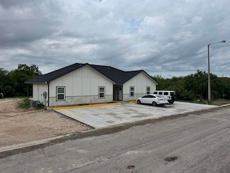 121 Owens Dr, Del Rio, TX 78840