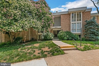 2622 Wagon Dr Unit 319, Alexandria, VA 22303