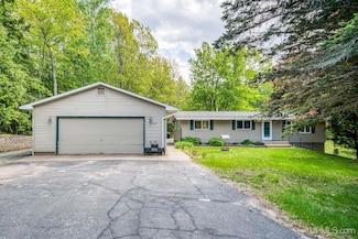 1115 County Road 492, Marquette, MI 49855