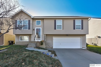 19633 W St, Omaha, NE 68135