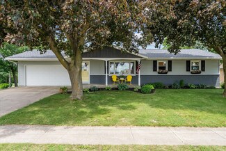 605 Oak Ln, Horicon, WI 53032