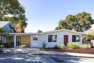 134 3rd St, Pacific Grove, CA 93950