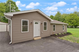 6607 Hibernia Rd, Charlestown, IN 47111