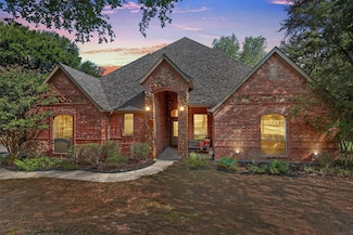 129 N Natural Spring Ln, Azle, TX 76020