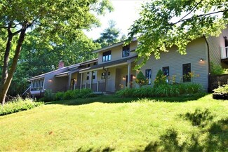 8 Hillside Rd, Kingston, NH 03848