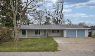 312 San Bernard St, Brazoria, TX 77422