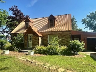 301 W Butternut St, Abbotsford, WI 54405