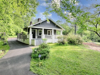 3015 Rennoc Rd, Knoxville, TN 37918