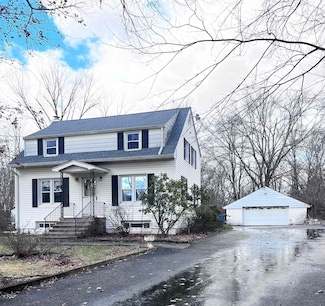 13 Featherbed Ln, Hopewell, NJ 08525
