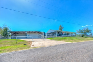 332 S Oak Lee Dr, Onalaska, TX 77360